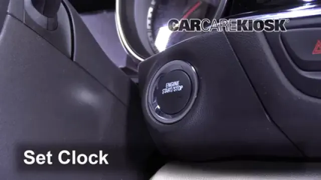 2018 Buick Regal Sportback Preferred II 2.0L 4 Cyl. Turbo Reloj Fijar hora de reloj